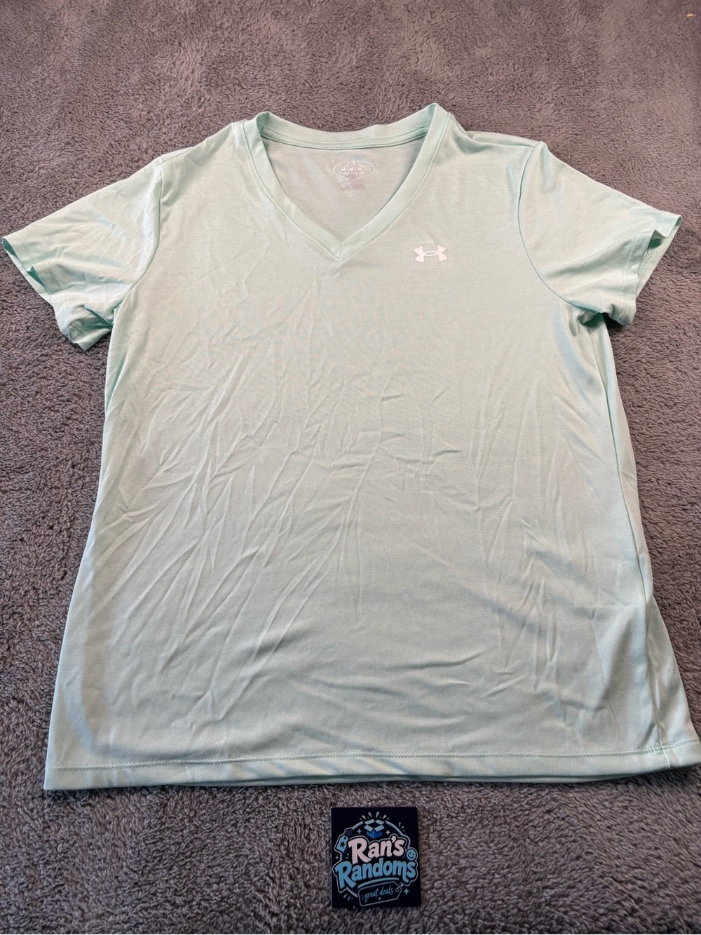 Under Armour Girl’s Medium Loose Fit V Neck Athletic Shirt Mint Green Short Slee